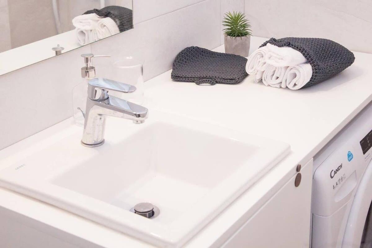 Fully Renovated, Modern Beauty In Central Athens! 외부 사진